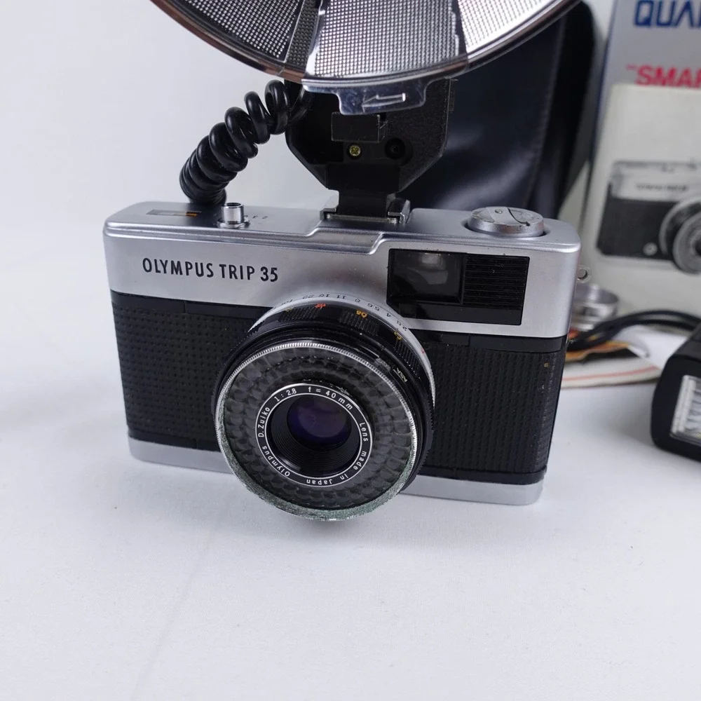 Olympus Trip 35 Vintage 35mm Film Camera D. Zuiko 40mm 2.8 Parts Repair UNTESTED